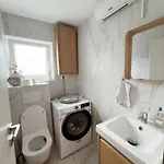 Emmas With Private Parking And Balcony ليوبليانا