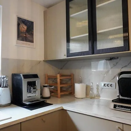 Emmas With Private Parking And Balcony