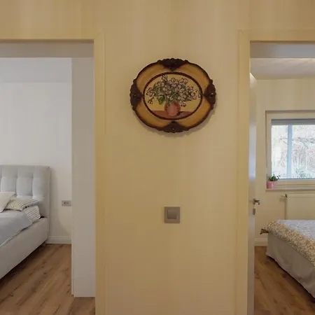 Emmas With Private Parking And Balcony