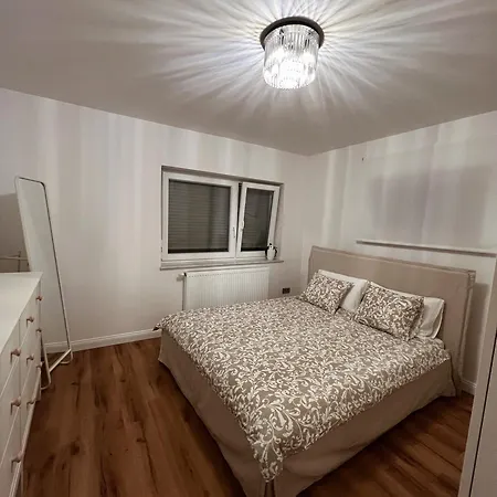 Emmas With Private Parking And Balcony Apartmán *