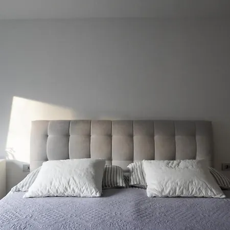 Emmas With Private Parking And Balcony *