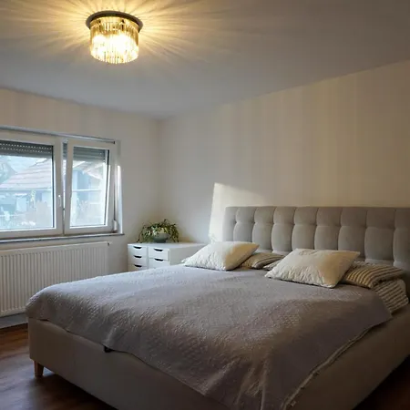 Emmas With Private Parking And Balcony Lublaň