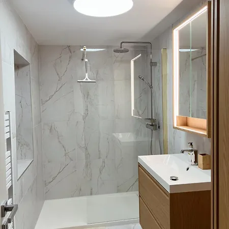 Emmas With Private Parking And Balcony Apartmán Lublaň