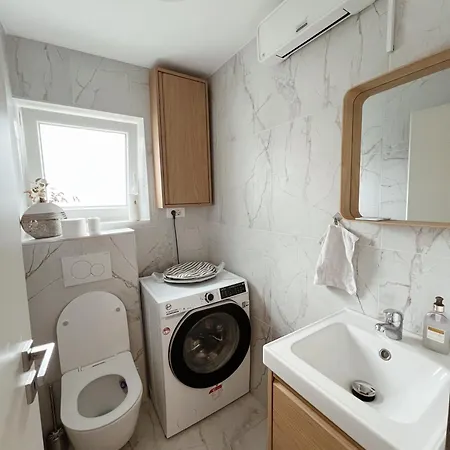 Emmas With Private Parking And Balcony Lublaň