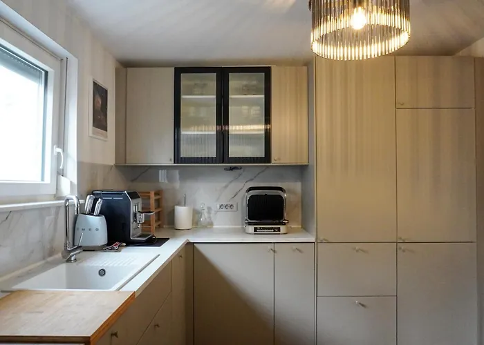 Emmas With Private Parking And Balcony *