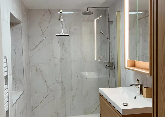 Emmas With Private Parking And Balcony Daire Ljubljana