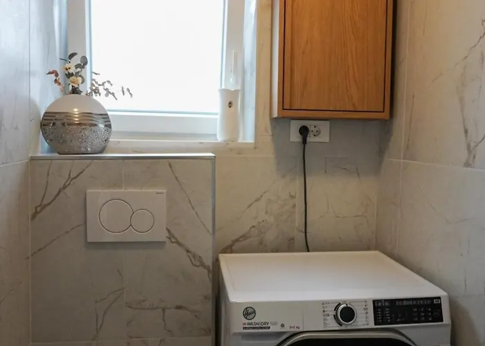 Emmas With Private Parking And Balcony