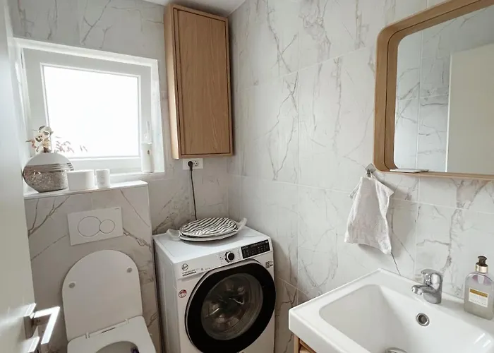 Emmas With Private Parking And Balcony Lublaň