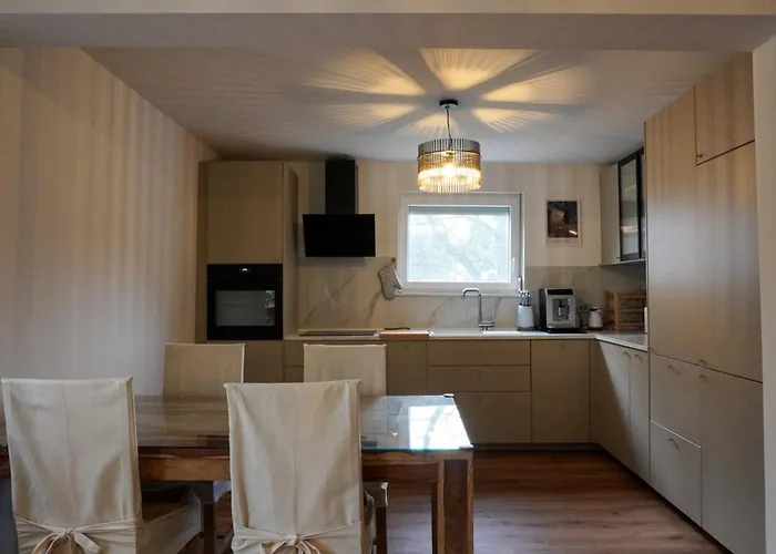 Emmas With Private Parking And Balcony * Любляна