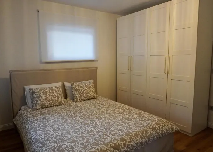 Апартаменты Emmas With Private Parking And Balcony *